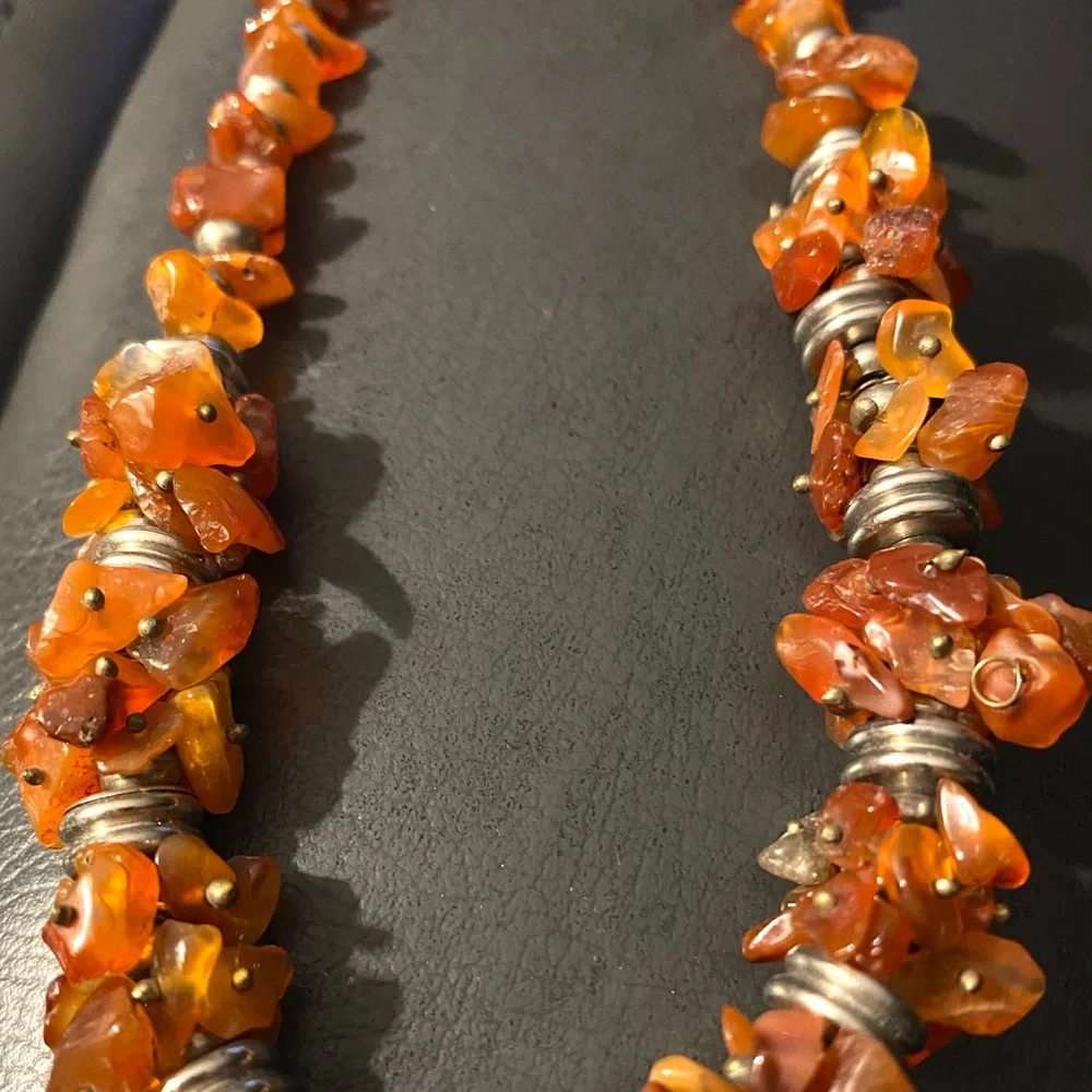 Elegant Carnelian Chip Beaded Chocker Style Necklace Silver Tone Spacer Beads